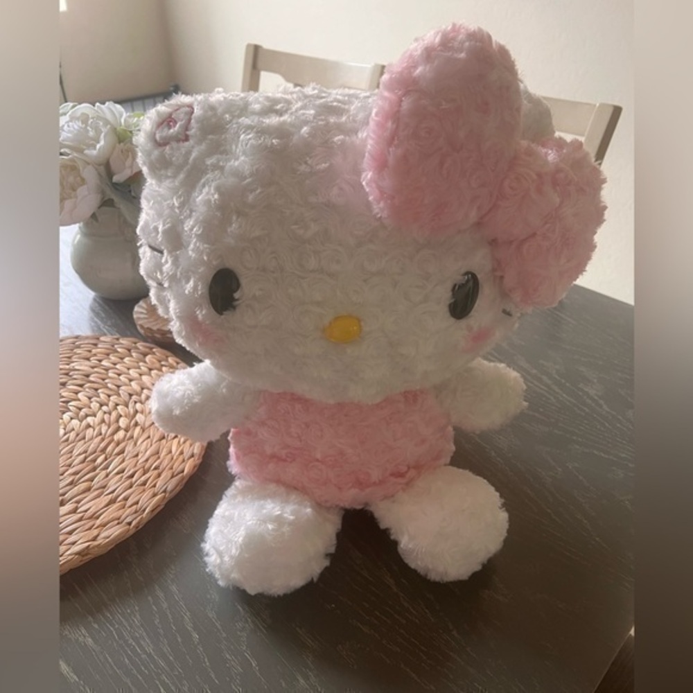 Hello Kitty Plushie 47cm